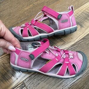 KEEN Kids Pink Sandals girl 13